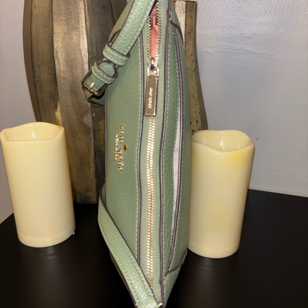 Kate Spade Lena Small Shoulder Bag. - Picture 6 of 9